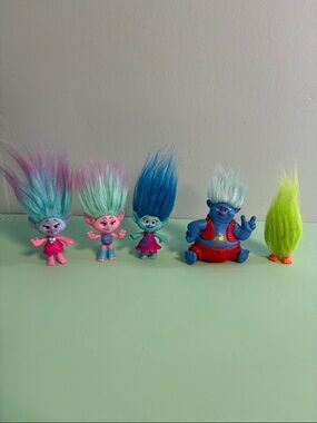 DreamWorks Trolls Doll Figurine Lot of 5, Troll Character Toys, Kid Toys